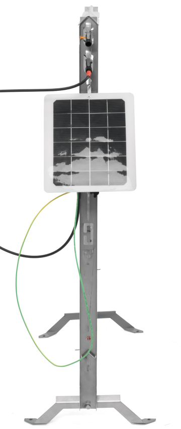 Harfe mit Solarpanel und Wasserschale